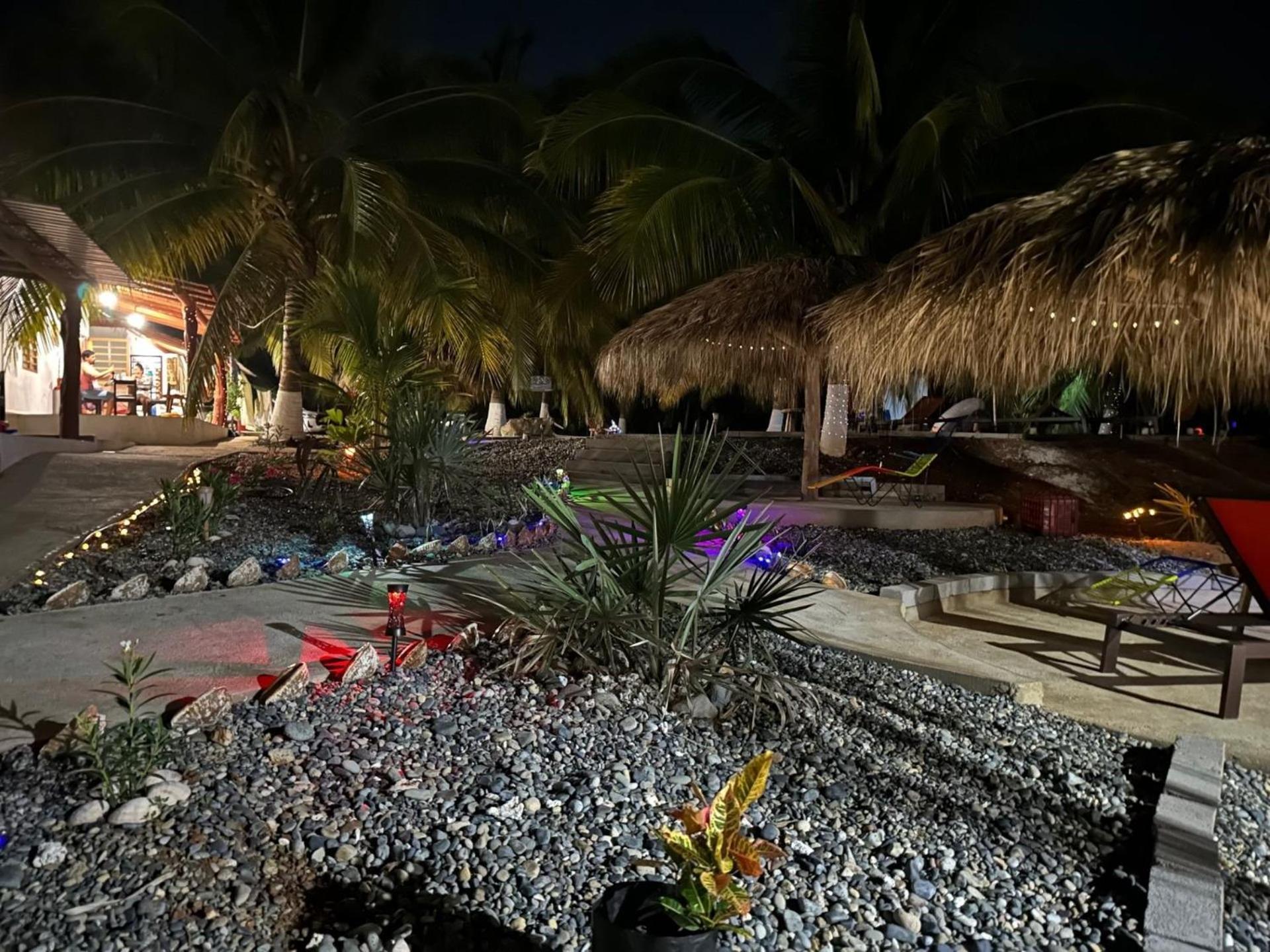 Casa Las Palmas Playa La Saladita Zihuatanejo Exterior photo